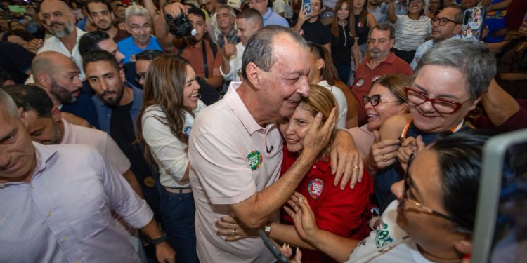 Omar defende aprovação do fim da escala 6×1 e mais tempo de descanso para trabalhadores