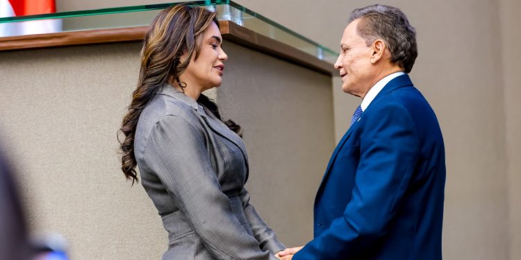 Deputado Adjuto Afonso sai em defesa de Alessandra Campelo após ela ser ameaçada em debate