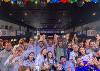 Omar reúne militância e pede mobilização por mais votos até o fim do segundo turno