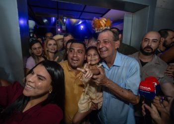 De estágio remunerado a novas casas, Omar apresenta propostas para jovens e famílias do Amazonas