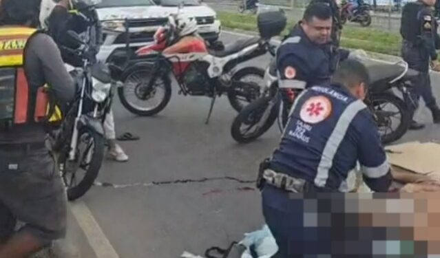 Vídeo: Samu confirma m0rte de motoqueiro atingido por caminhão hoje de manhã na Torquato Tapajós