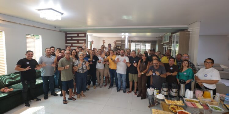 Adjuto Afonso reforça apoio a Omar Aziz junto a lideranças de Boca do Acre e Lábrea