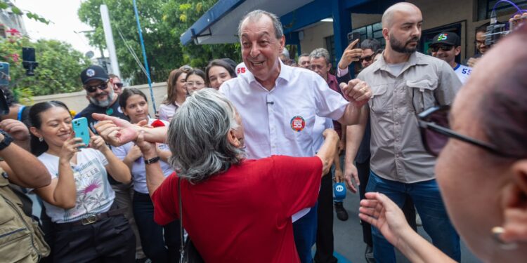 Omar Aziz defende democracia ao votar no segundo turno e que, caso seja eleito, governará para todos