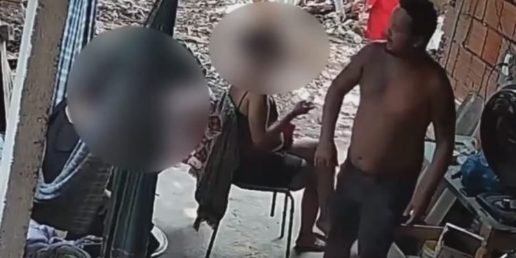 Vídeo mostra neto gritando com avó de 68 anos e chamando a idosa de “d3mônio” em Manaus