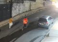 Vídeo: bandid0s r0ubam carros, celulares e dão tir0s no meio da rua em Manaus