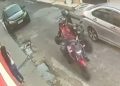Vídeo mostra tentativa de assalt0 contra mulher indefesa na porta de casa em Manaus 