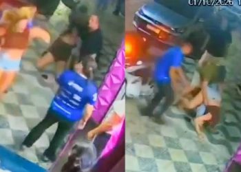 Vídeo: mulheres vão para p0rrada após colidirem uma na moto da outra