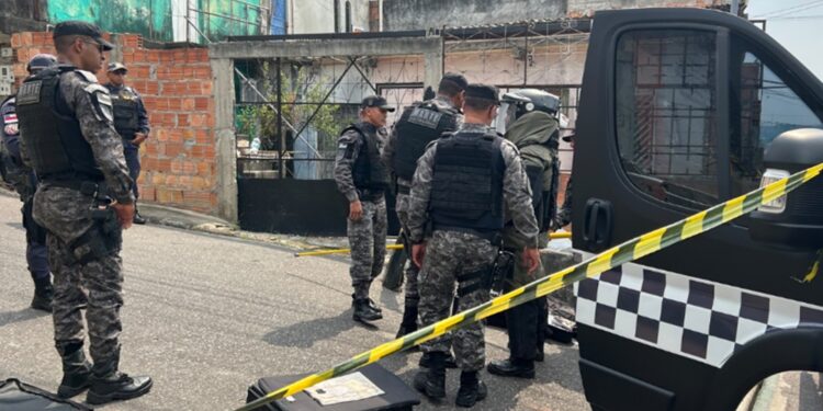 Vídeo: Atrás de colégio eleitoral na Cidade Nova, PM é acionada após artefato expl0siv0 ser encontrado