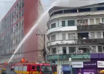 Vídeos: bombeiros afirmam que incêndio no Centro de Manaus atingiu nove estabelecimentos