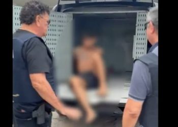 Vídeo: homem tem crise de ciúmes e tenta enf0rcar a companheira durante festa em Manaus