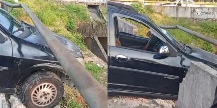 Carro fica pendurado à beira de cair em igarapé na Compensa