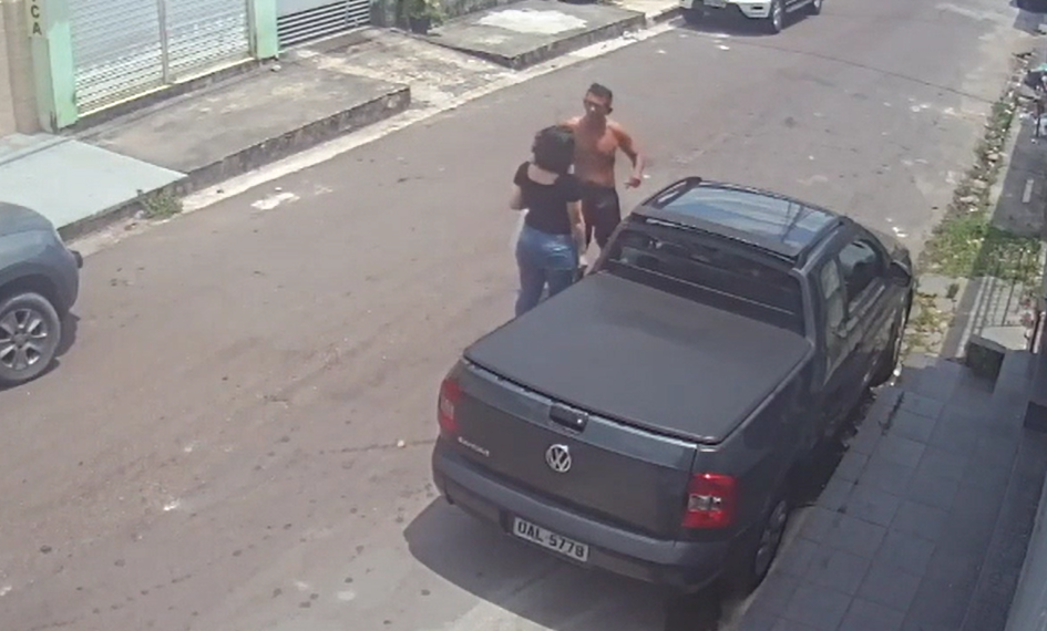 Vídeo: Homem flagrado dando s0c0 na vizinha em rua na Cidade Nova é pr3s0
