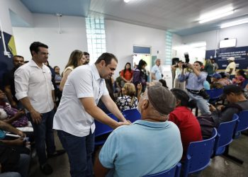 Governador Roberto Cidade reforça atendimento a idosos com mutirão oftalmológico e entrega de óculos