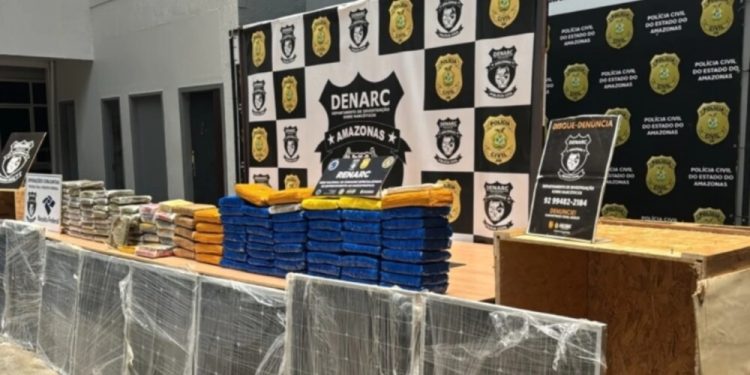 Denarc apreende 126 kg de dr0gas dentro de placas solares em Manaus que seriam enviadas a SP