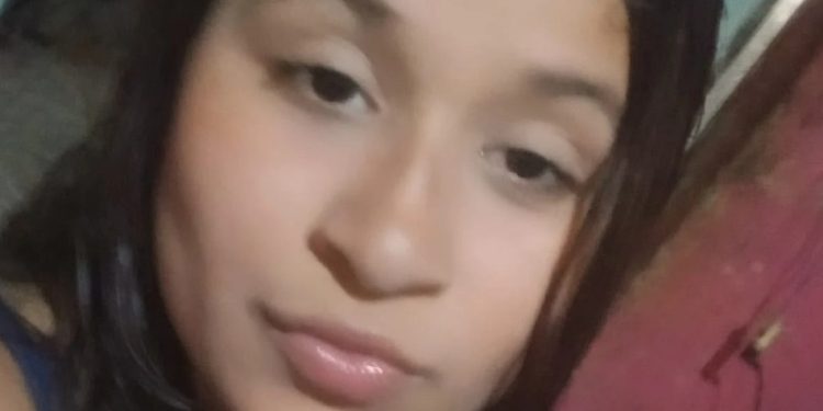 Menina sai de casa com motoqueiro e desaparece em Manaus: ‘quero minha filha de volta’