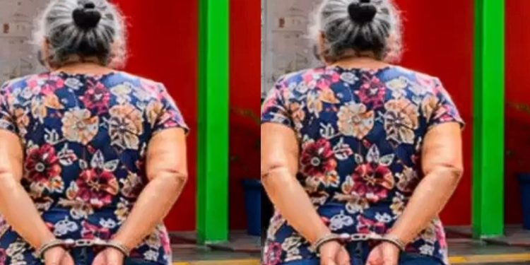 Vovó é pega pela Rocam em Manaus com dr0ga e pist0la dentro de casa