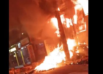 Vídeo: Polícia Civil investiga denúncia de que incêndio na Avenida Itaúba foi criminos0