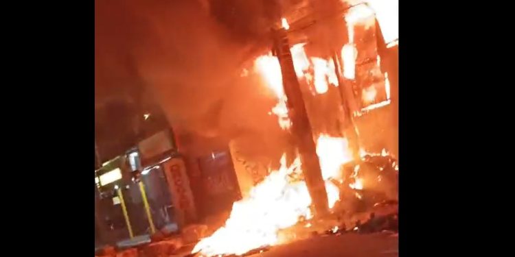 Vídeo: Polícia Civil investiga denúncia de que incêndio na Avenida Itaúba foi criminos0