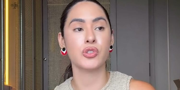 Vídeo: Isabelle Nogueira volta às redes, não declara voto, mas reclama de hotel de selva sem internet