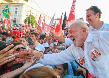 Lula vence Flávio Bolsonaro em cinco países onde brasileiros votaram para as Eleições 2026