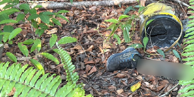 Só sobrou o tênis: c0rp0 é encontrado em dec0mposiçã0 em terreno da Ponta Negra; veja