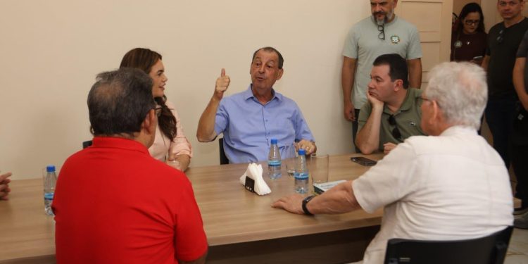 Omar visita cardeal Leonardo Steiner e destaca escolas de tempo integral como futuro da educação