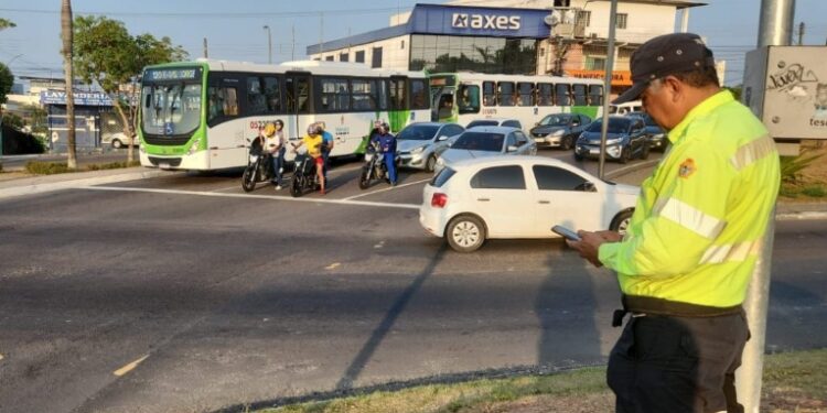 Manaus terá transporte gratuito e operação de trânsito neste domingo de segundo turno