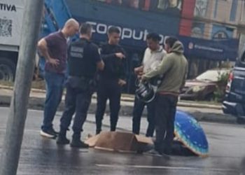Motoqueiro é arremessad0 após colisã0 com carro na Autaz Mirim