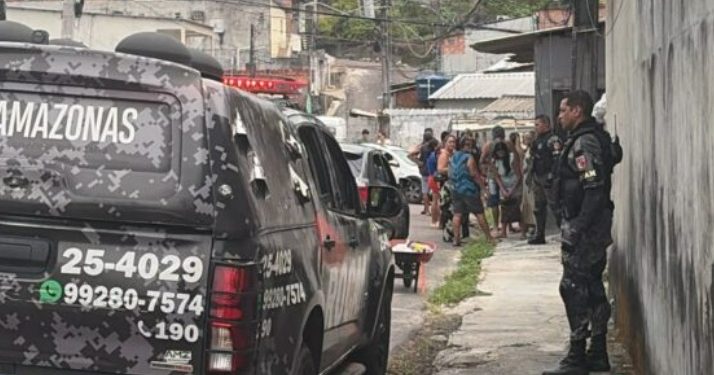 Urgente: pai faz filho refém dentro de casa em Manaus