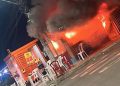 Incêndio destrói restaurante no Centro de Itacoatiara e proprietária perde tudo