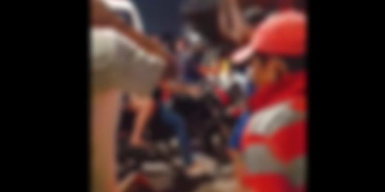 Vídeo mostra suspeit0 de assalt0 sendo vi0lentamente espancad0 na rua em Manaus