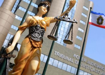 Professora pega 16 anos de cadeia no Amazonas por e$tupr0 de aluno na sala de aula e na casa dela 