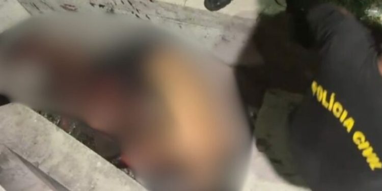 Imagem forte: homem m0rre esfaquead0 embaixo do viaduto da Avenida das Torres