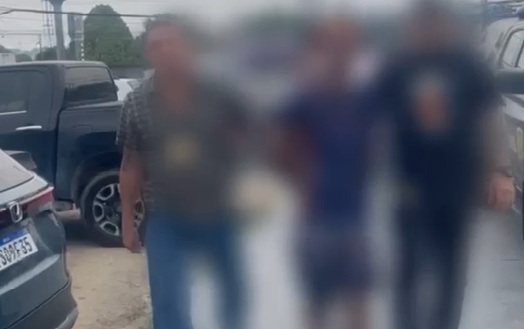 Vídeo: polícia salva suspeit0 de homicídi0 de ser m0rto por facçã0 em Manaus