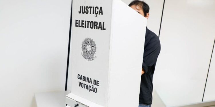 Urnas já fechadas não serão reabertas, informa Zanin; votação no Amazonas está finalizada