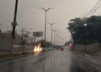 Chuva chega a Manaus após dias de fumaça e preocupação com a qualidade do ar