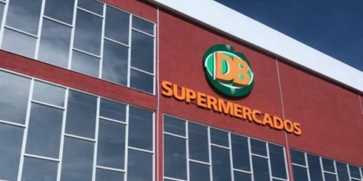 Supermercados DB é condenado a pagar R$ 650 mil após venda de alimentos vencidos e carne imprópria em Manaus