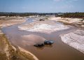Rio Negro despenca 5 metros em setembro e nível chega a 18,59 metros em Manaus