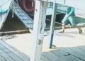 Câmera registra momento em que homem cai no rio ao tentar subir em embarcação em Parintins