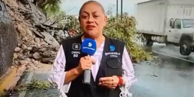 Vídeo: Durante transmissão ao vivo, jornalistas são atropelados por Jeep