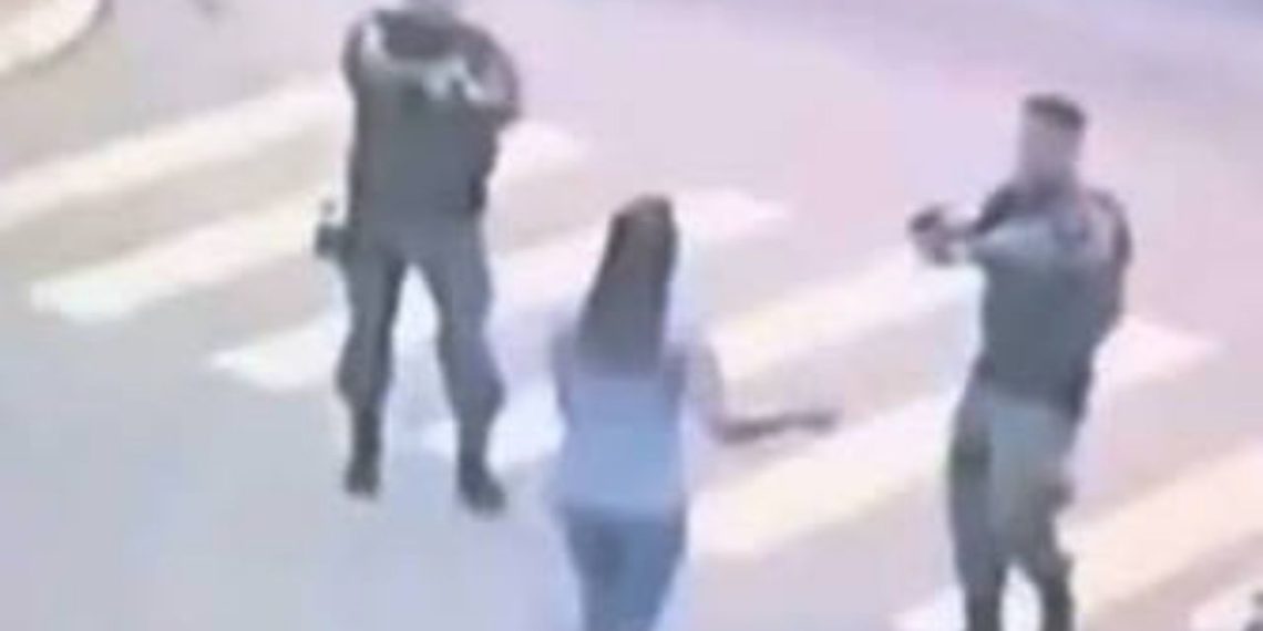 Mulher com faca é b4le4da por PM durante abordagem e m0rr3