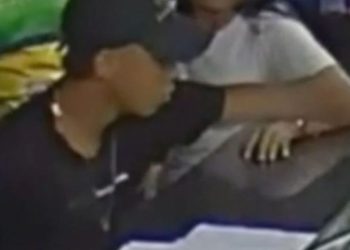 Vídeo: Homem entra com faca em pastelaria e assalta funcionárias na BR-174, em Manaus