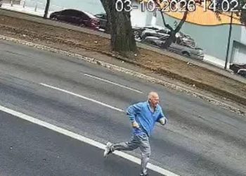 Vídeo: Jornalista persegue suspeito após ter celular furtado, passa mal e m0rr3 na rua