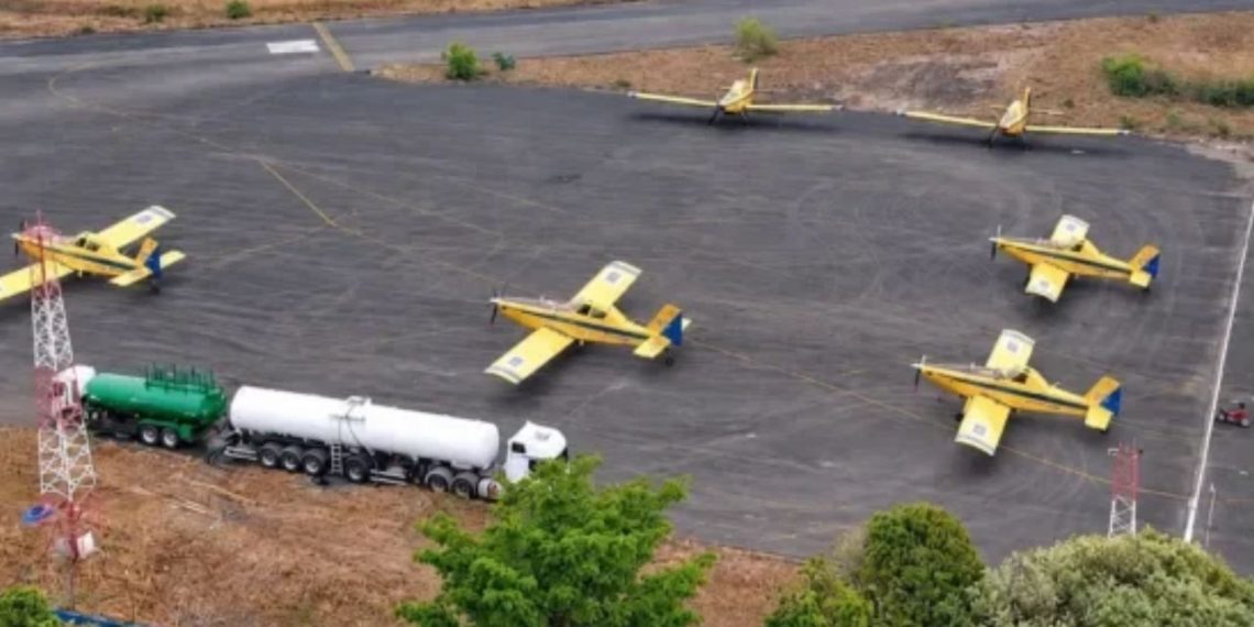 Fumaça trava operação e deixa seis aviões de combate a incêndios parados em Manaus