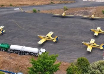 Fumaça trava operação e deixa seis aviões de combate a incêndios parados em Manaus