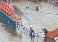 Vídeo: Balsa que faz travessia de veículos na BR-319 afunda parcialmente e interrompe passagem